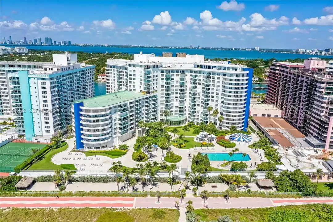 5161 Collins Ave #1004 - View 2