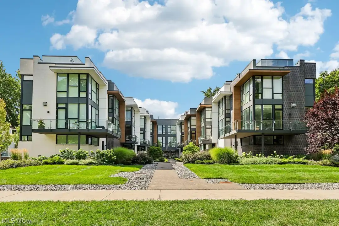 9525 Lake Ave – photo 1