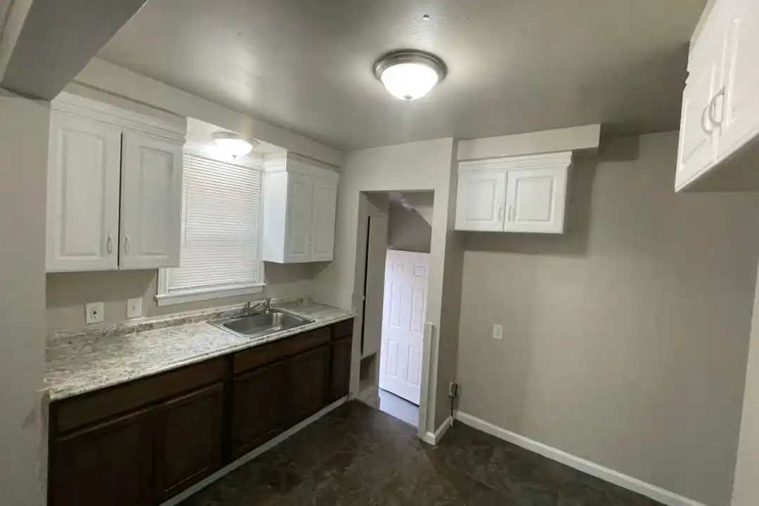 18556 Kentfield St – pohled 5