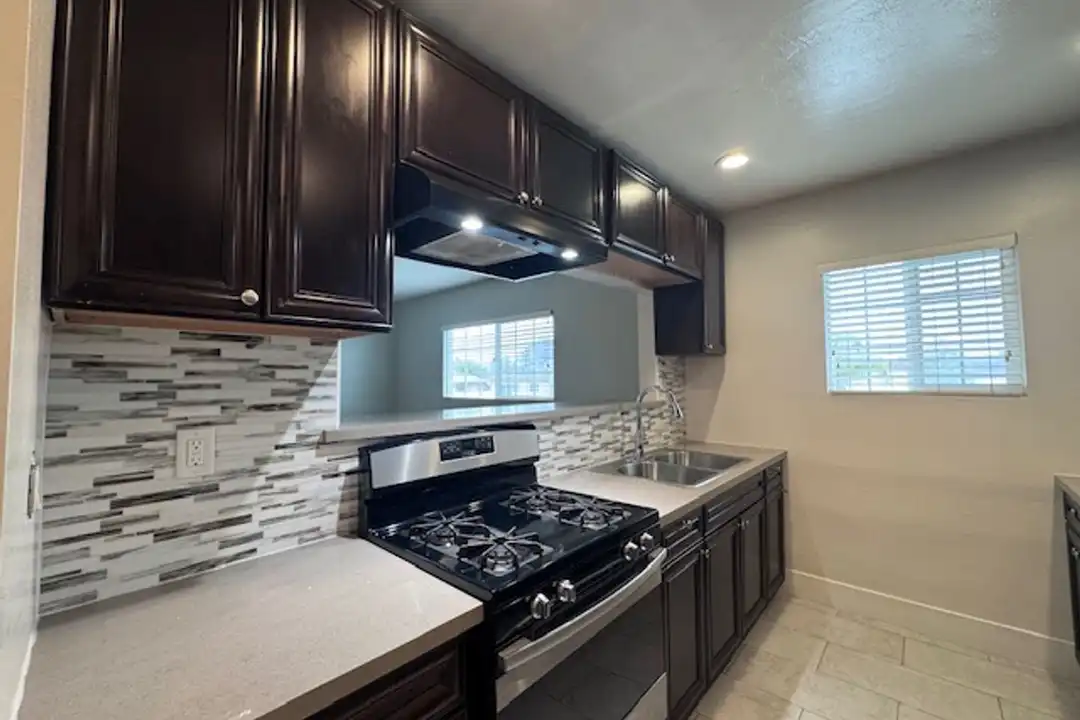 2015 E 7th St unit 7THST2019 – photo 1