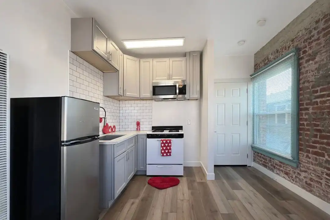 415 Olive Ave unit 5 - View 3