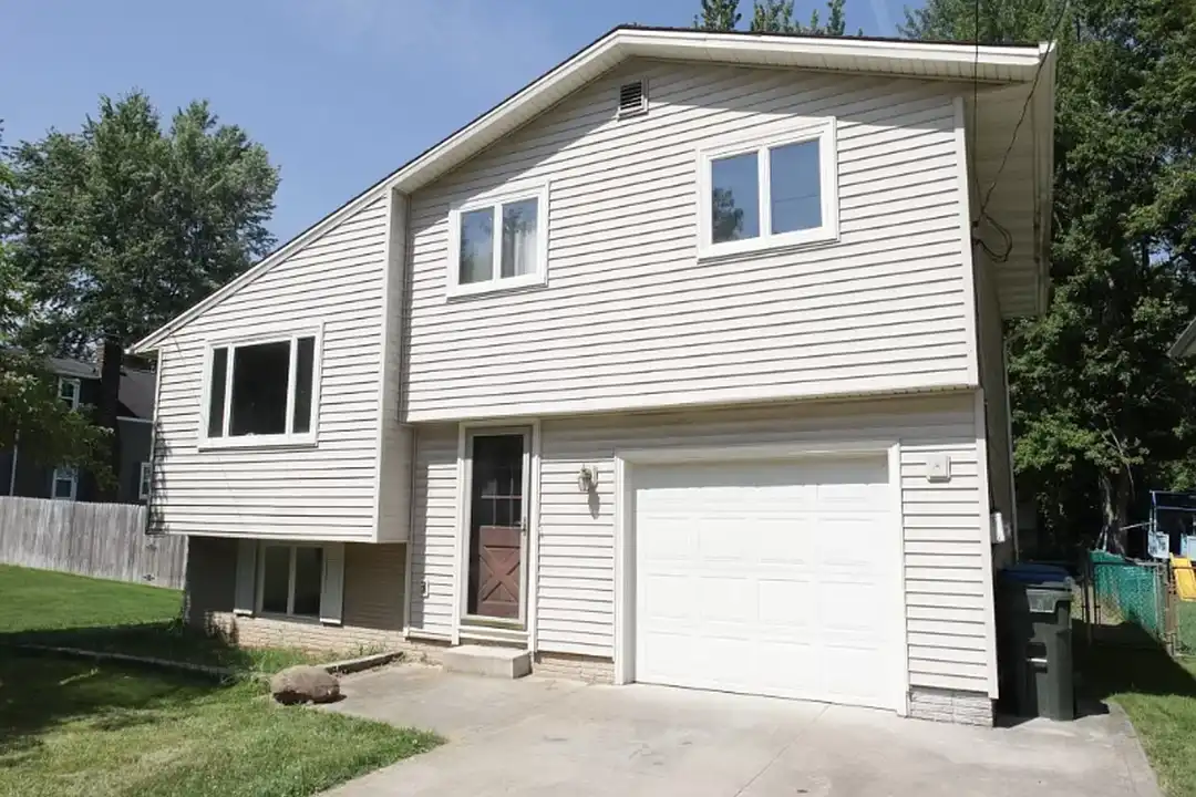 5850 Broad Blvd – photo 1 of 16