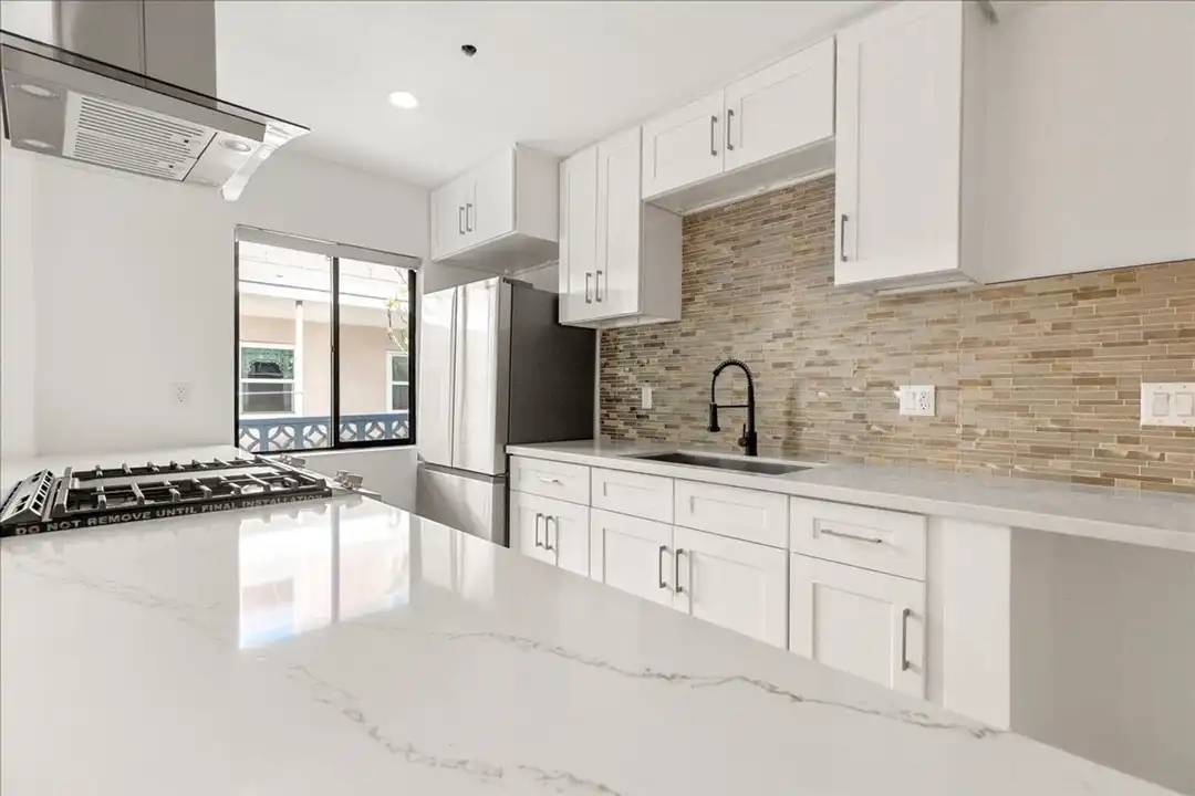 652 Hayworth Ave - View 5