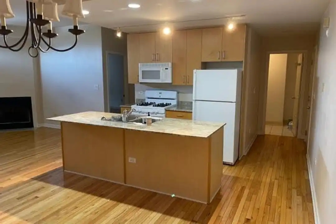 680 N Green St - View 2