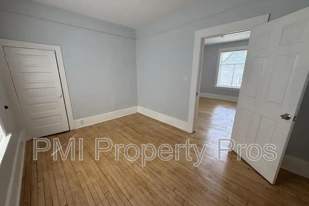 3109 W Walnut St – další