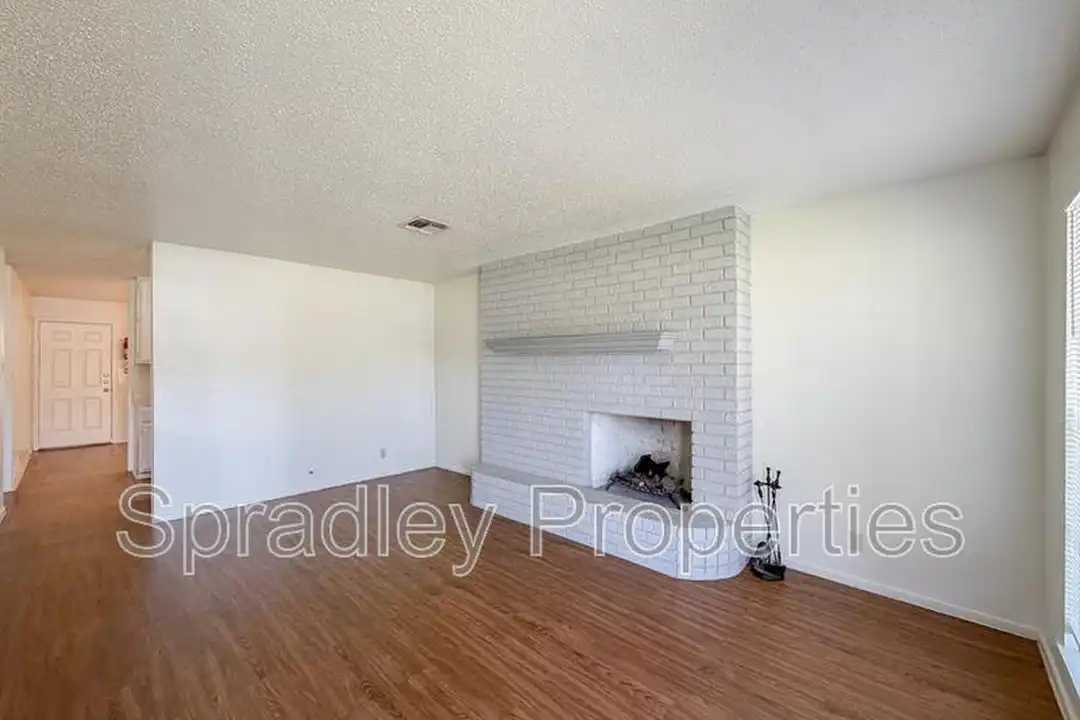 3705A Ivanhoe Dr - View 2