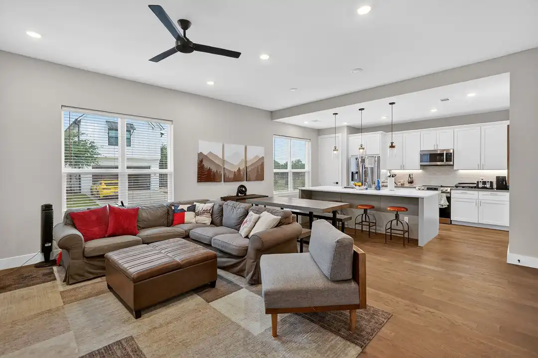 297 Estates Cir - View 3