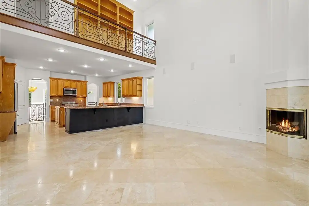 3210 N Ardmore Ave - View 2