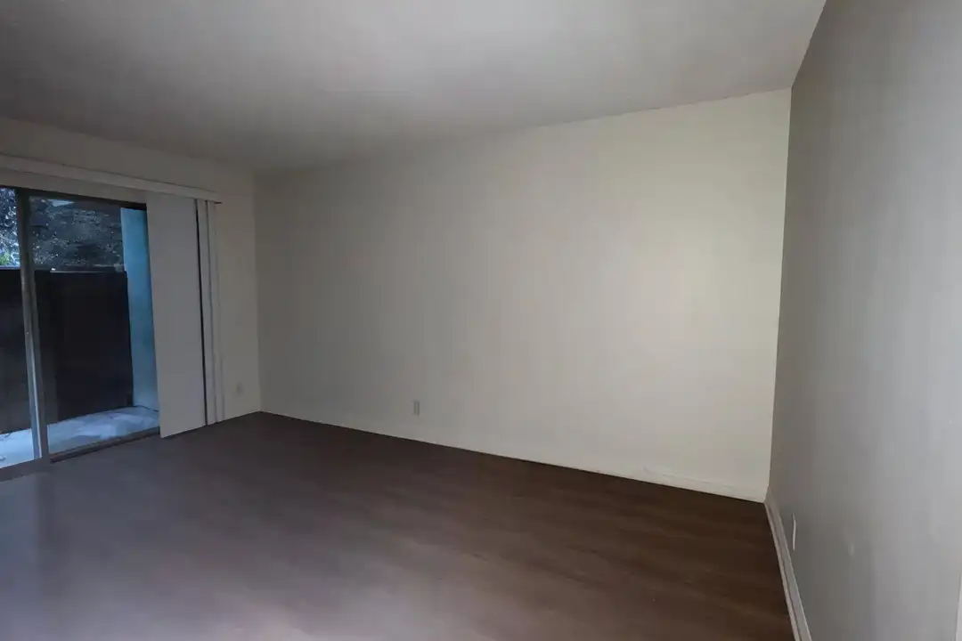 1625 Raymond Hill Rd unit # 5 - More