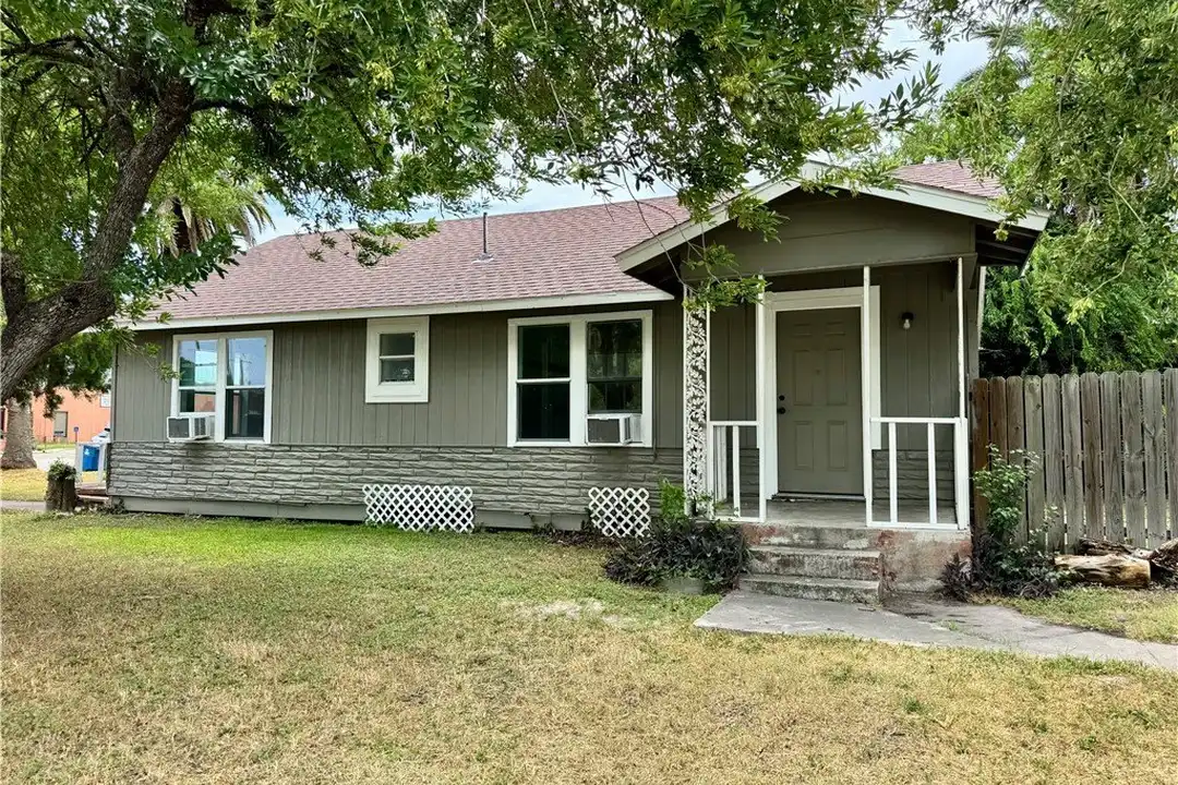 500 W Merriman St – photo 1 of 22