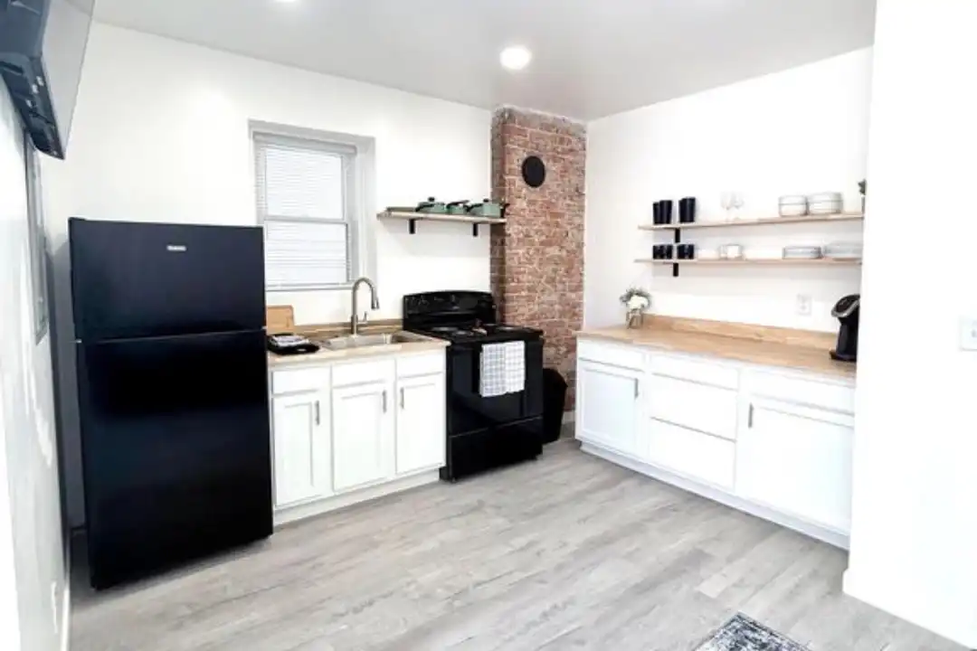 2131 Williams Ave unit 1 – photo 1