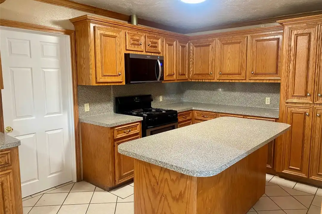 7868 Broadview Dr - More