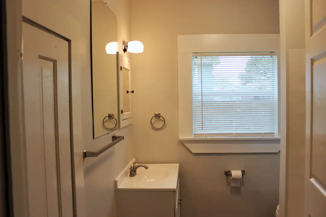 1003 N Park St - View 5