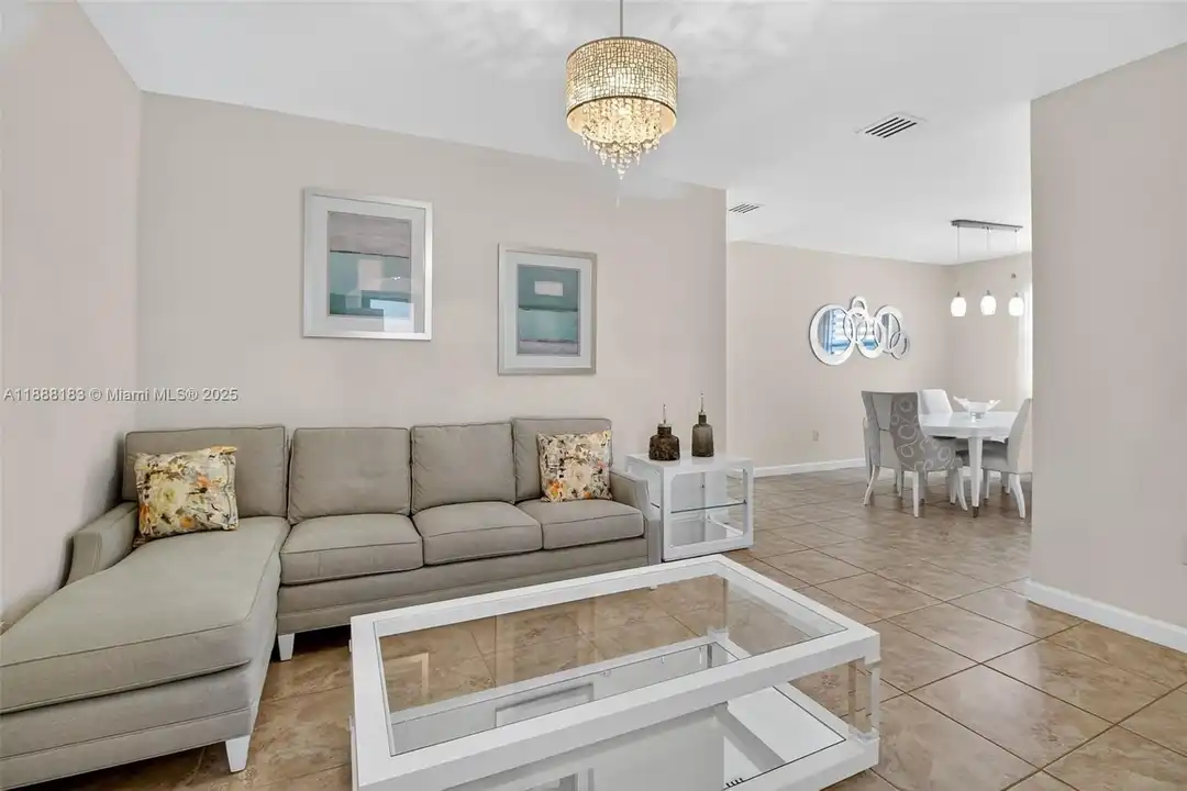 3616 SE 2nd Dr - View 5