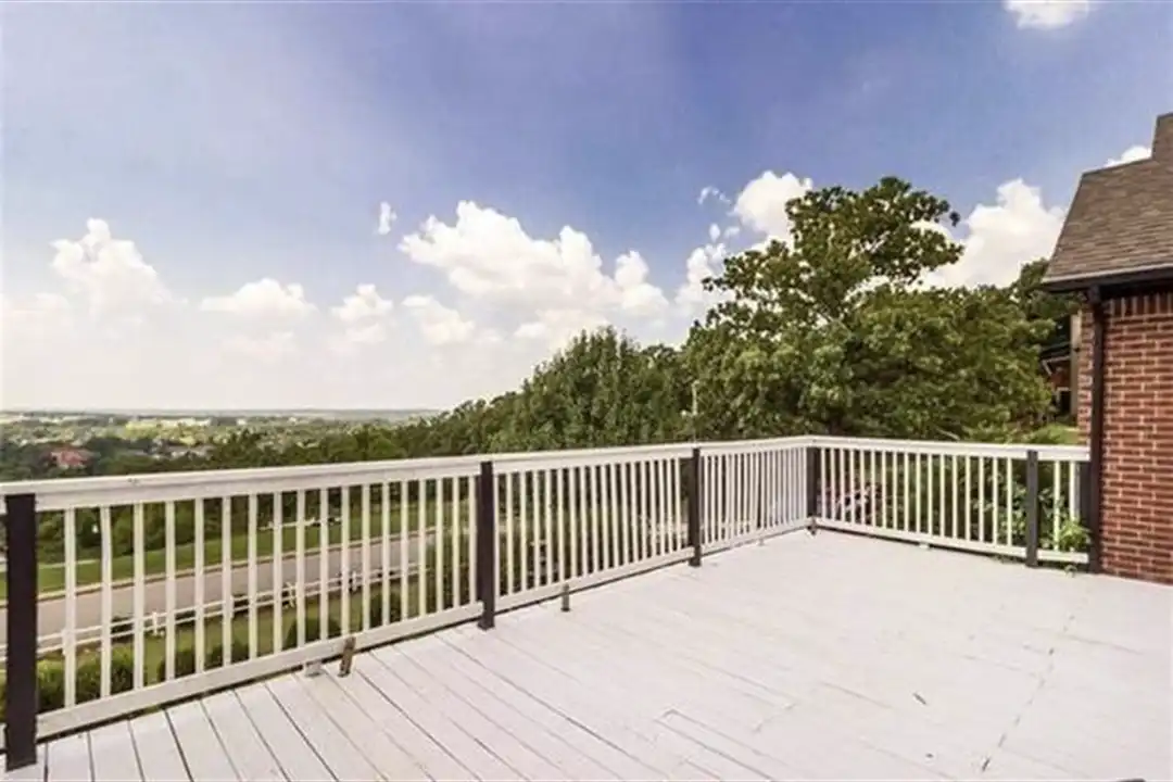 2580 Karyn Ave - More