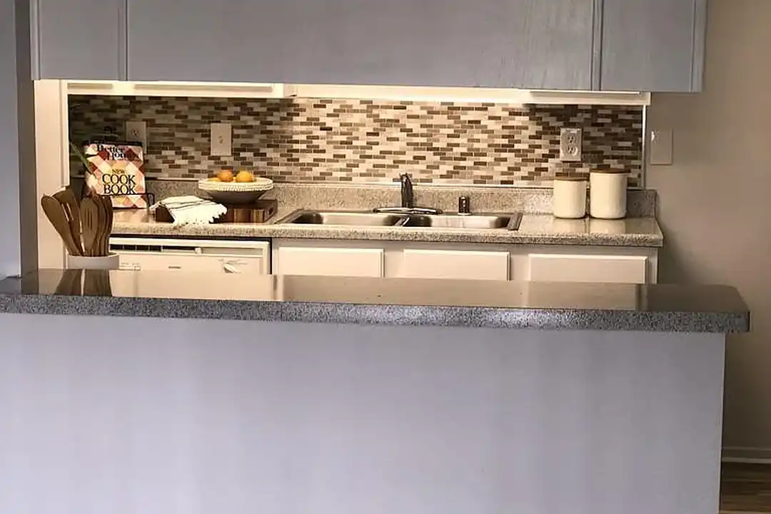 Goodmanor Apartments – photo 1 of 13