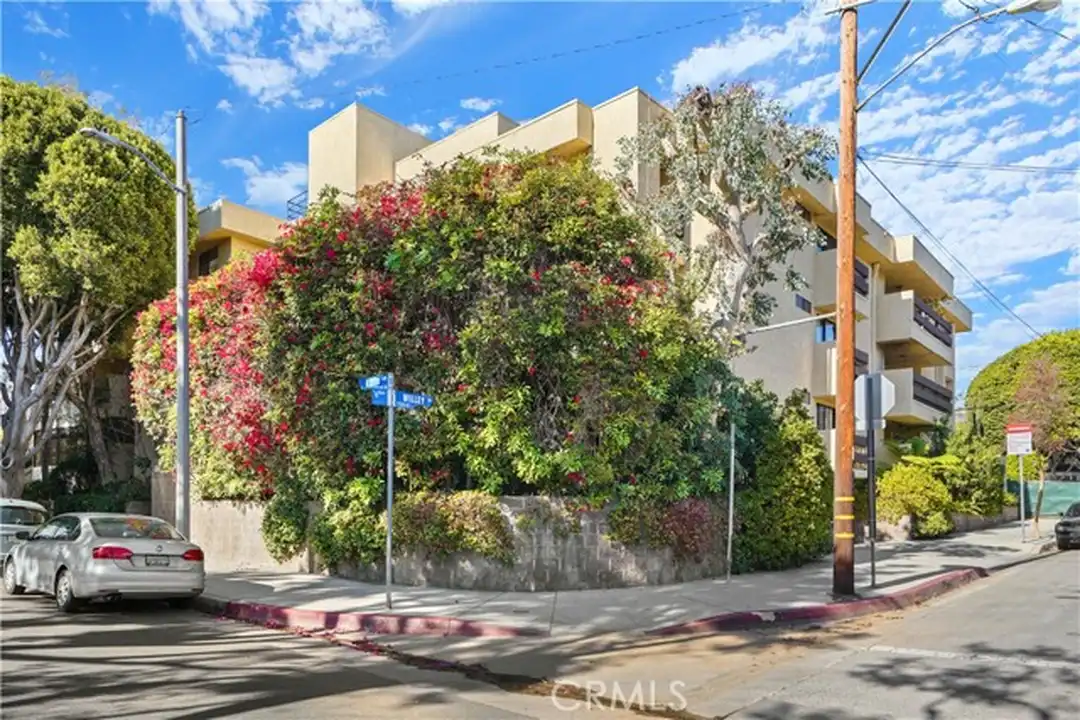 Apartment in West Hollywood - View 2