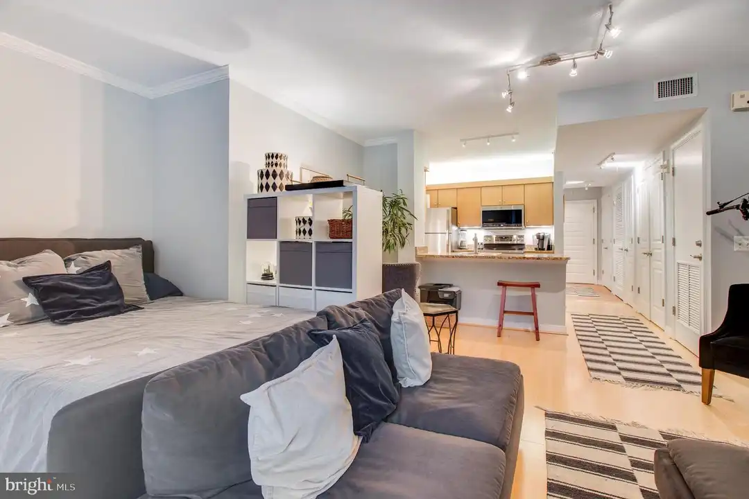 Apartment in Washington - View 3