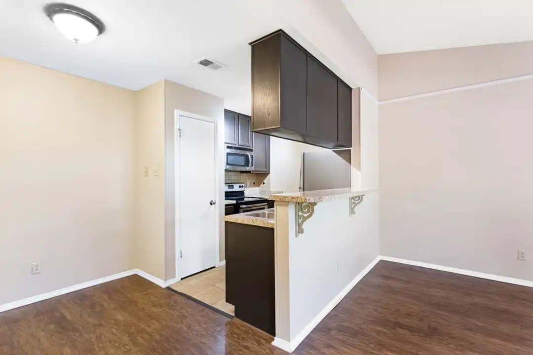 4803 Hamilton Wolfe unit # 916 - View 2