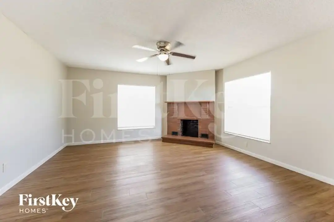 110 Dartmouth Dr NW - View 4