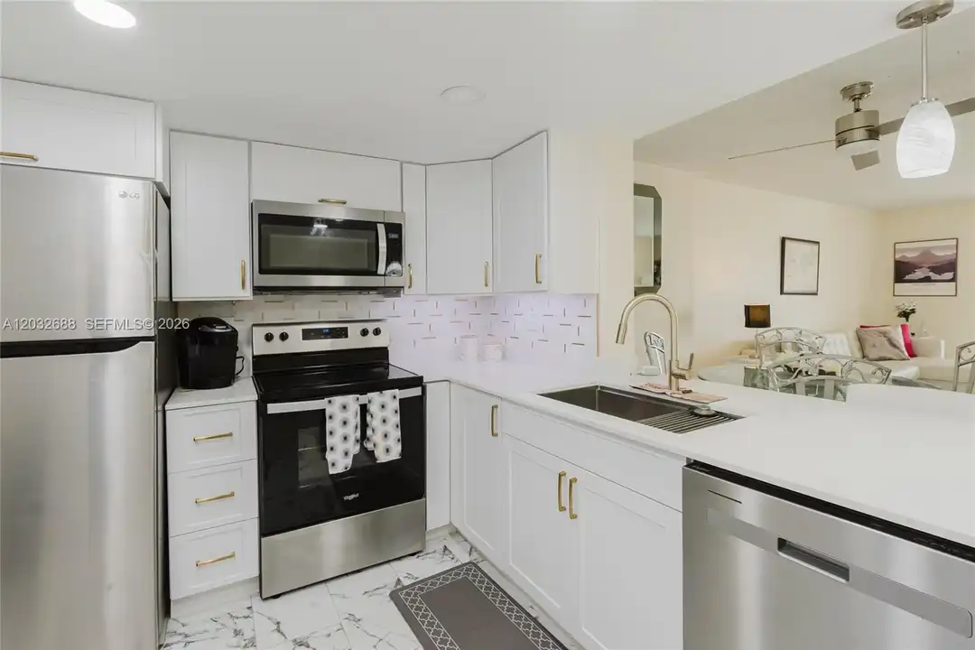 Apartment in Dania Beach - View 4