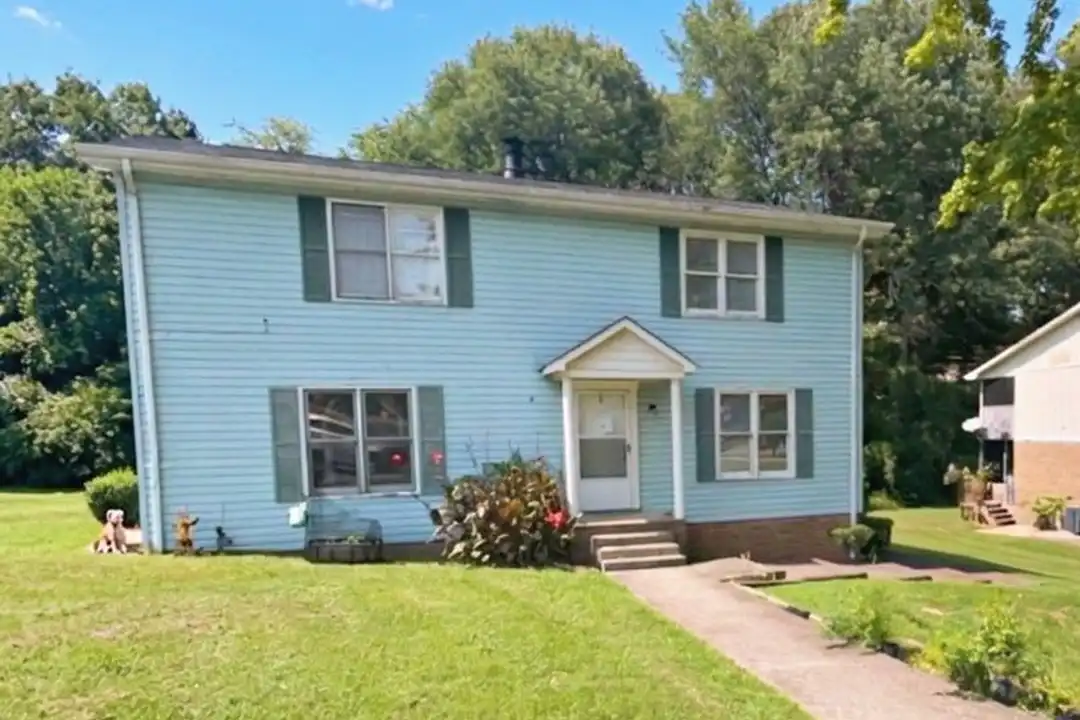 313 Oriole Dr – photo 1 of 10