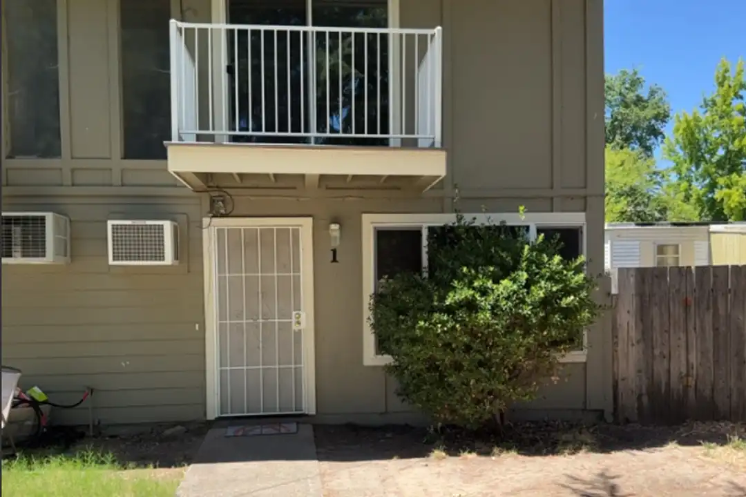 3001 Lakeshore Blvd unit Unit 1 – photo 1 of 14