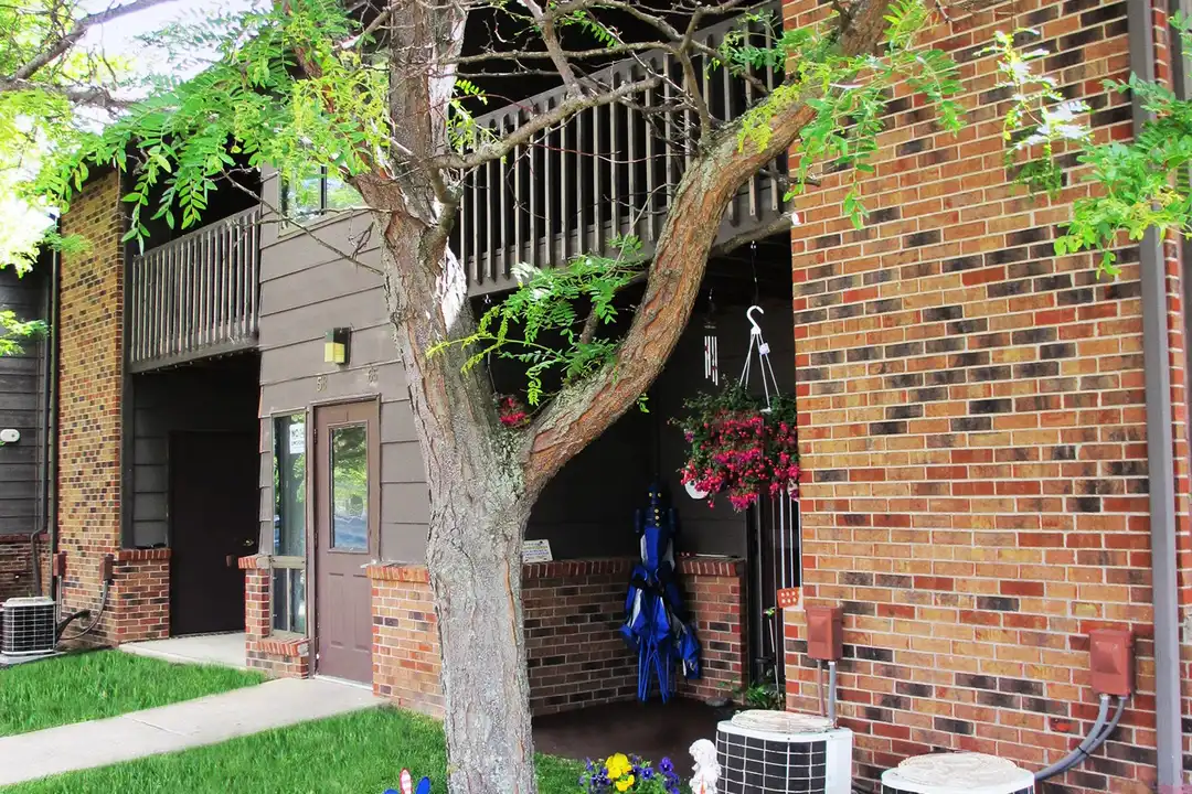 49 Cherry Tree Ln – photo 1 of 18