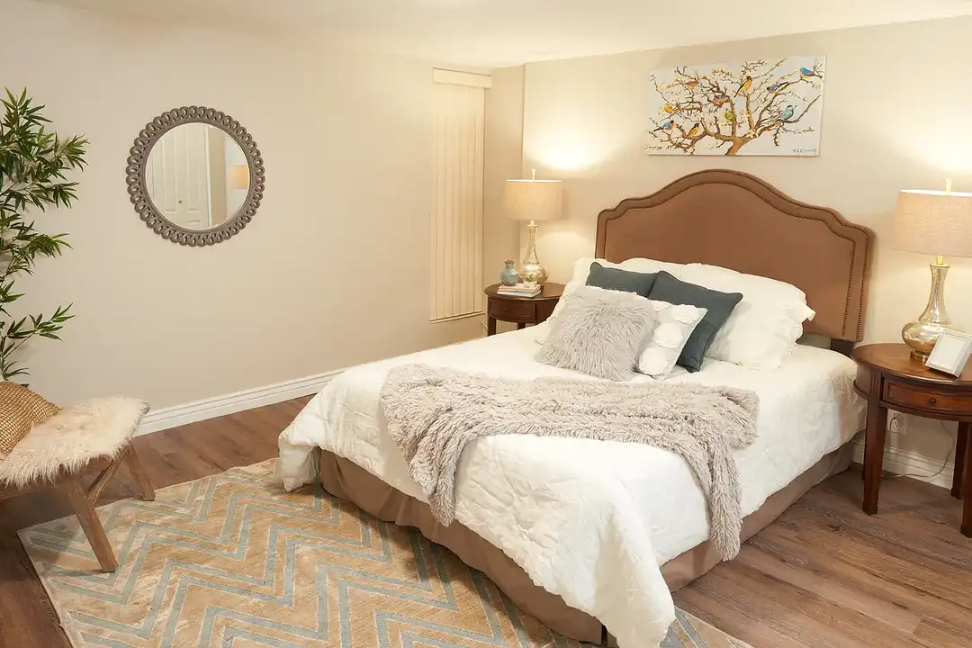 Donna Manor – photo 1
