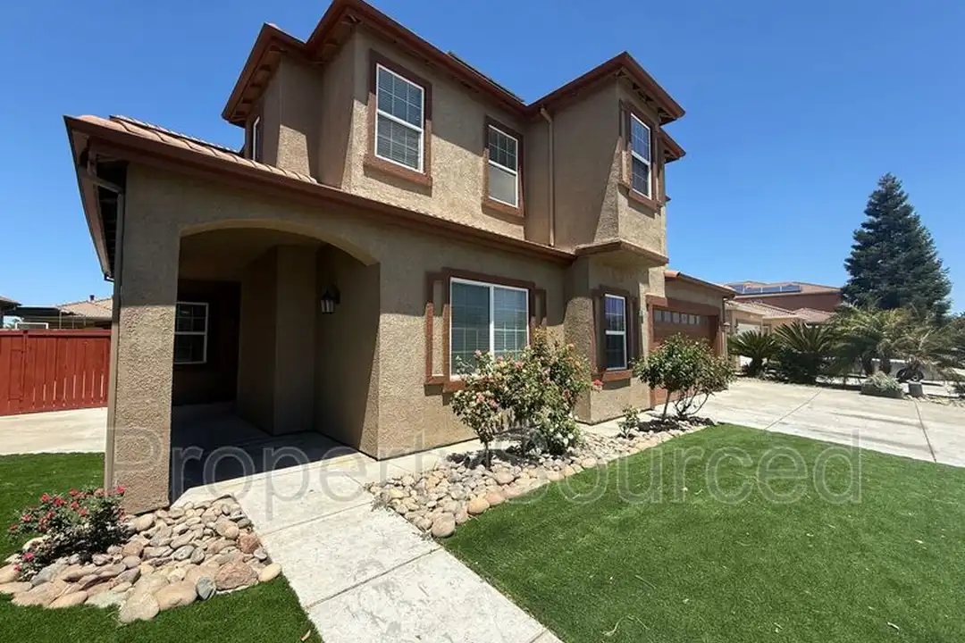 1633 Sparrowhawk St - View 2