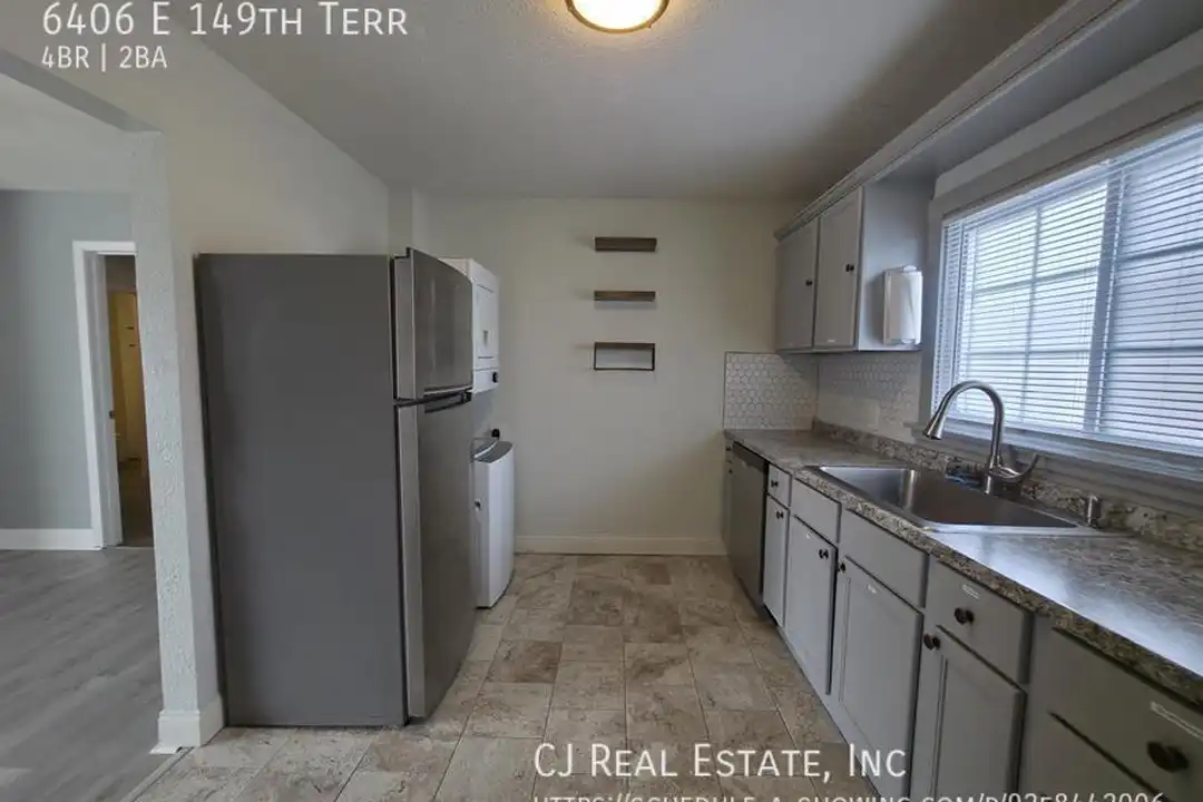House in Grandview - View 4