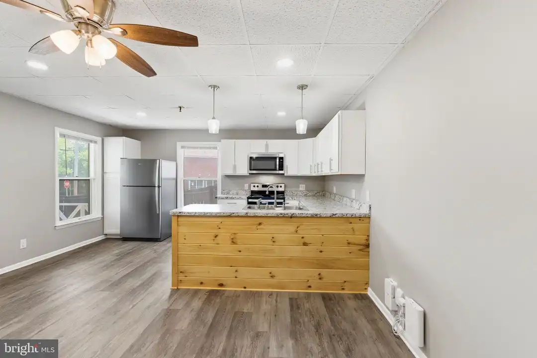 1725 Henry Ave #101 - View 4