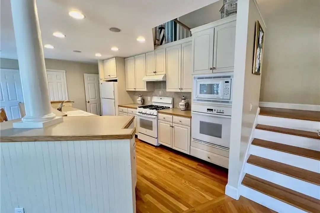 611 Wolcott Ave - View 6