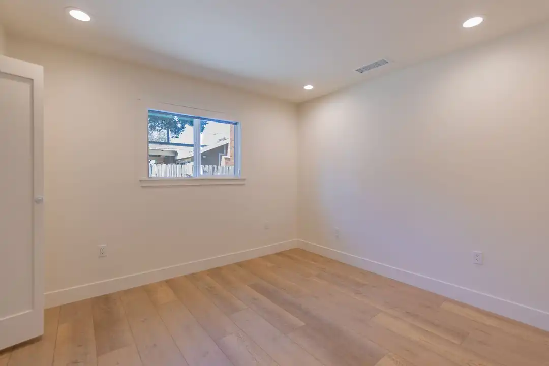 511 Burnham Rd - View 6