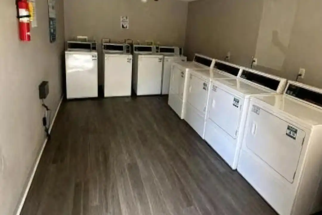 4804 W Bancroft St – photo 1