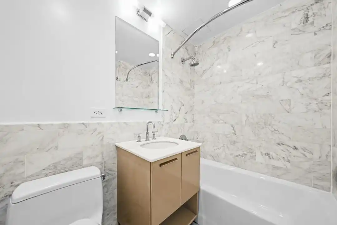 49 E 34th St - View 3