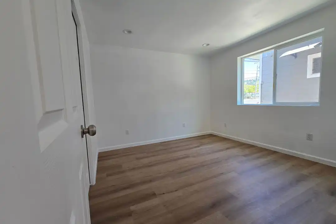 5534 Jefferson Ave unit 2 - More