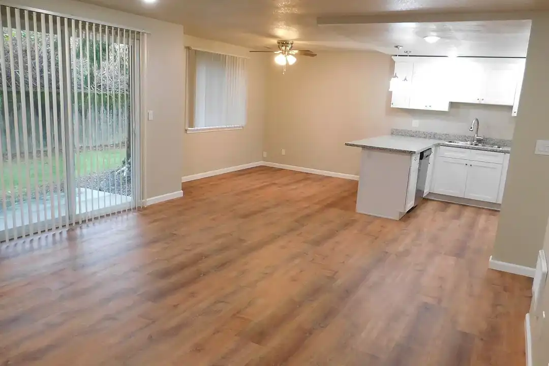 Apartment in Beaverton - More