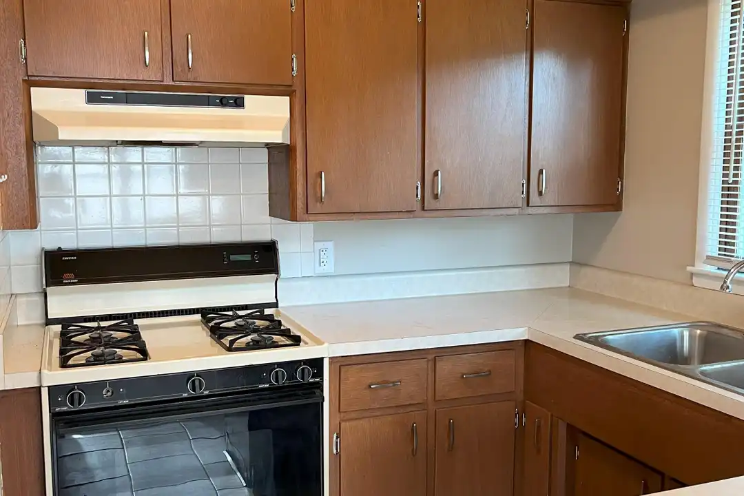 412 11th Ave W - View 5