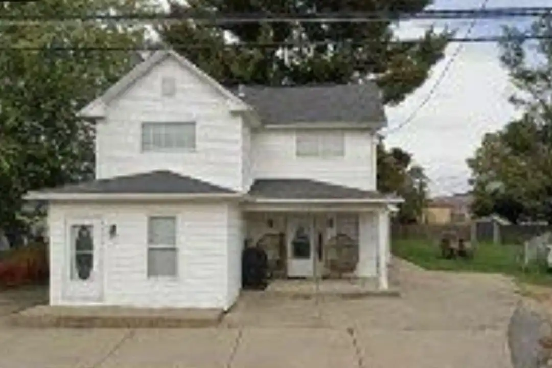 413 Stephenson St – photo 1 of 12