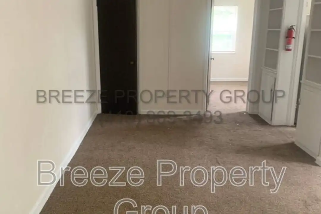 2445 W Bancroft St unit 2155-10 – photo 1
