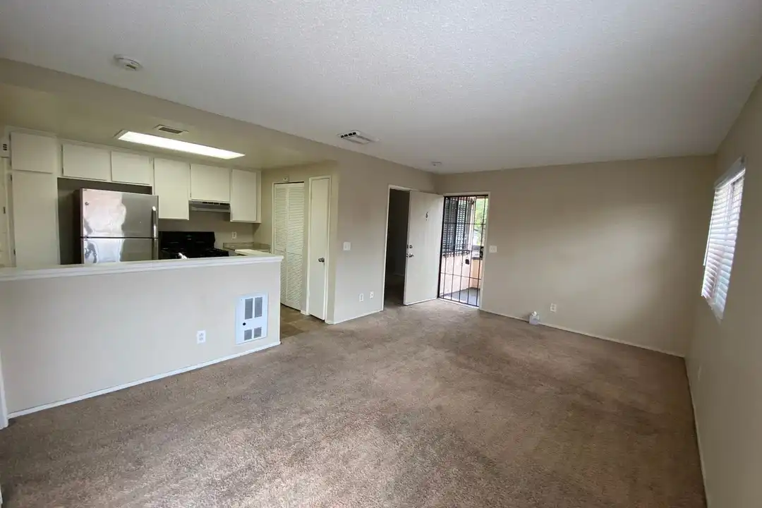 Apartment in San Diego - View 4