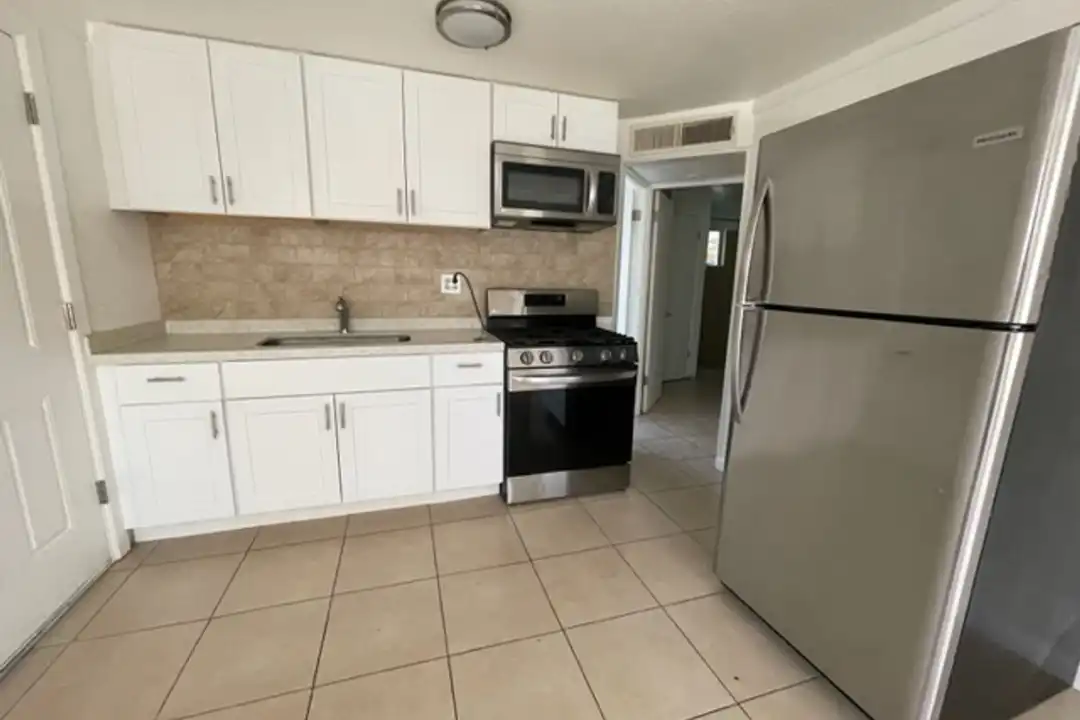 2126 W Orangewood Ave unit 2128 - View 4