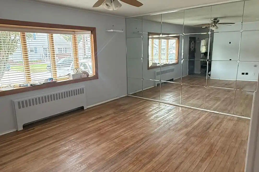 35 Julian St – photo 1 of 7