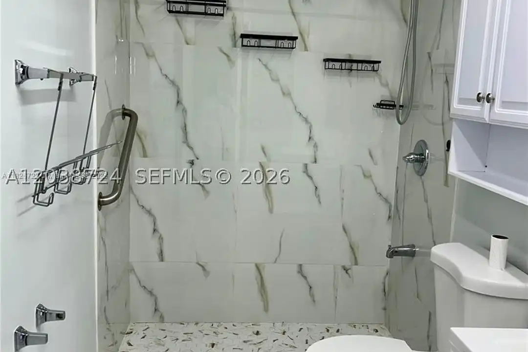 Apartment in Miami Gardens - View 5