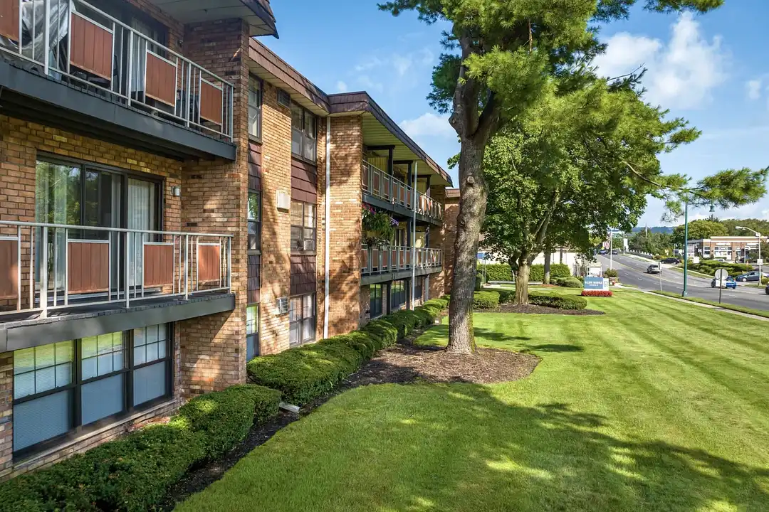 Glen Ridge Manor – photo 1 of 12
