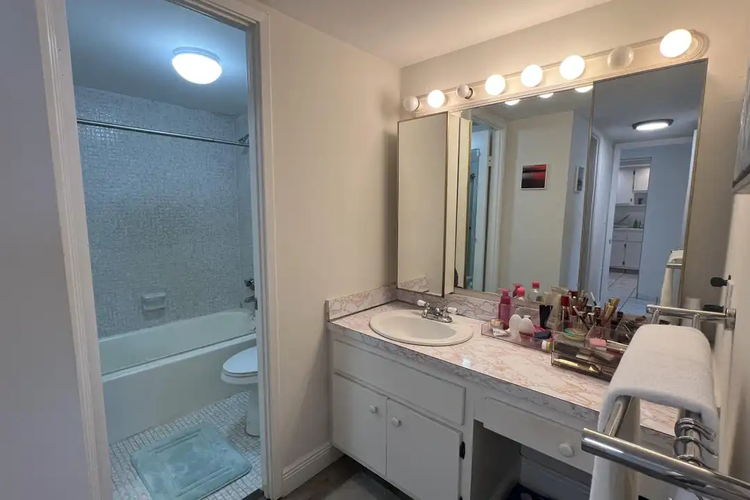 1301 NE Miami Gardens Dr unit 514w - View 4