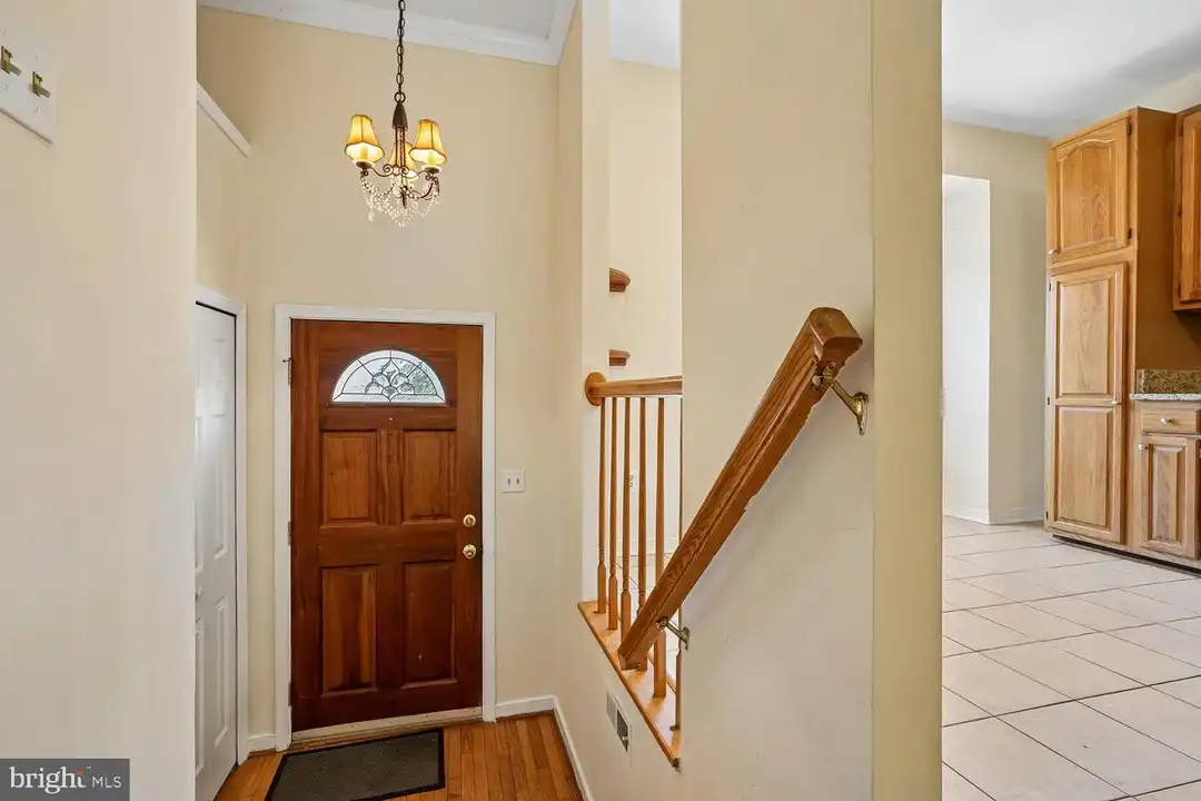 905 Shaw Ct - View 2