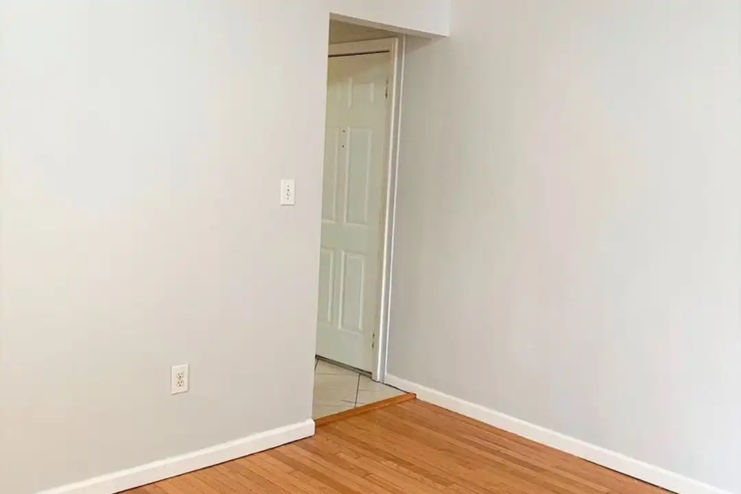 64 Glenwood Ave unit 101 - View 4