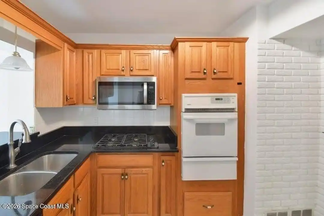 102 1st St - View 5